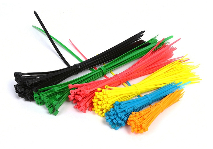 روابط الكابلات البلاستيكية مقابل روابط الكابلات المعدنية: أيهما هو الخيار الأفضل لاحتياجاتك الكهربائية؟